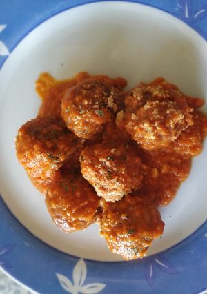Una foto de Albóndigas con tomate y almendras