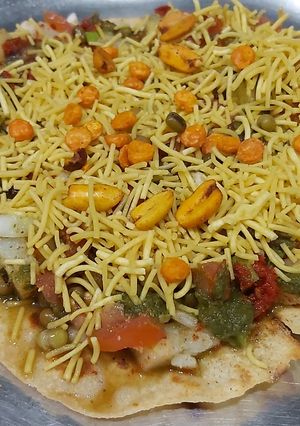 A picture of Left over Roti chaat (Khakra chaat).