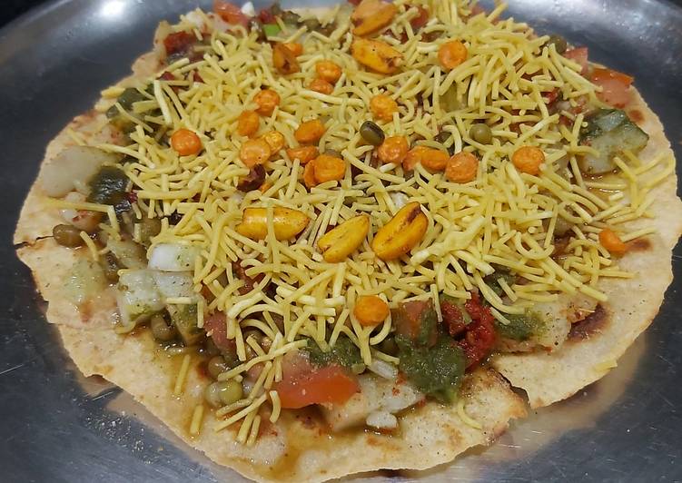 Recipe of Favorite Left over Roti chaat (Khakra chaat)