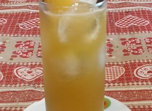 Foto di Cocktail analcolico Pesca, Sciroppo di zucchero e Schweppes al Limone