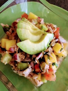 Una foto de Ceviche de atún en conserva al natural con mango