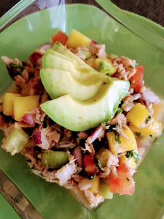 Una foto de Ceviche de atún en conserva al natural con mango