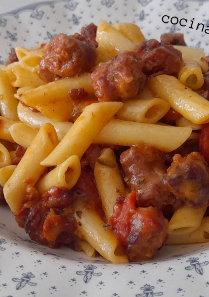 Una foto de Pasta a la zozzona -con salchicha fresca-