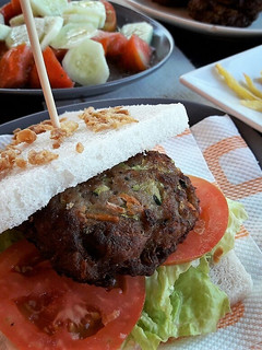 Una foto de Burger de calabacín y zanahoria