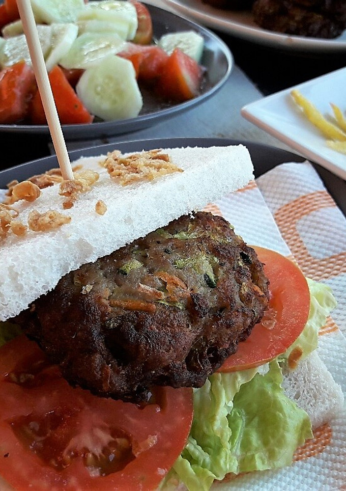 Una foto de Burger de calabacín y zanahoria
