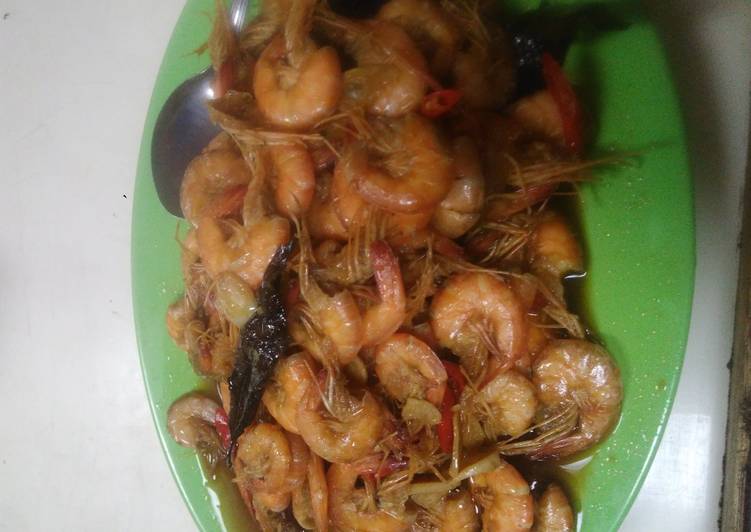 Bagaimana Membuat Masakan udang kecap..rasa asin manis Anti Gagal