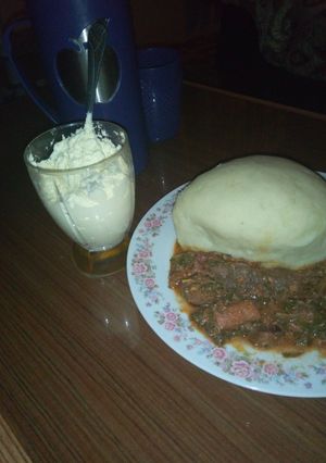 A picture of Tuwon semo da miyan Zogale.