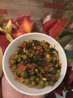 A picture of Methi matar.