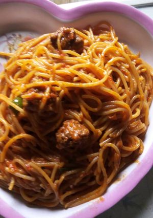 A picture of Spagetti with green pepper.