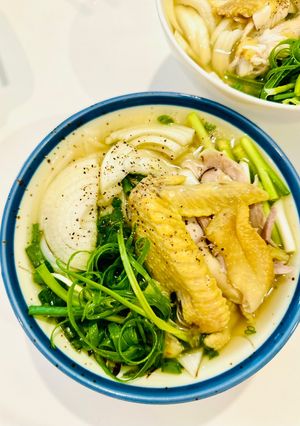 Hình của món Phở gà tre.