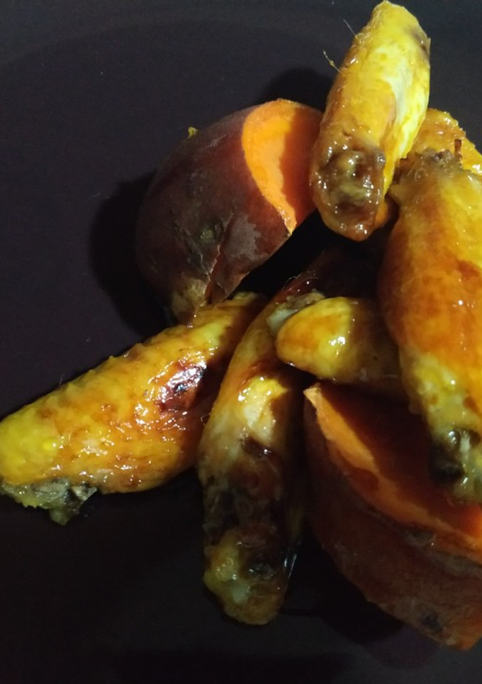 Una foto de Alitas de pollo al horno con mandarina, soja y miel