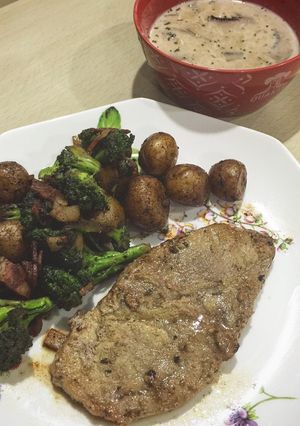 Foto resep Mustard pork chop with braised baby potato and brocolli in beef broth & mushroom soup