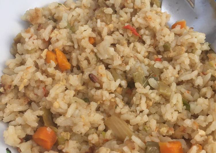 Cara Membuat Nasi Goreng Putihan Pakai Rice Cooker Yang Nikmat
