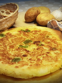 Una foto de Tortilla de patata vegana (sin huevo)