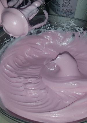 Una foto de Merengue suizo para decorar tartas, cupcakes y pasteles