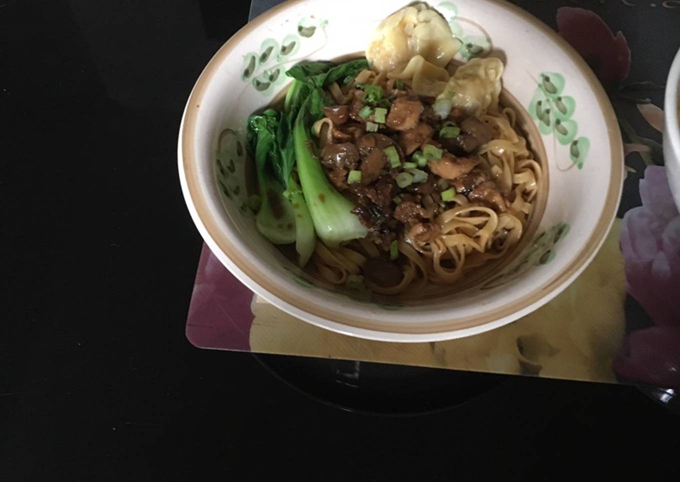 Chicken mushroom noodle with wonton