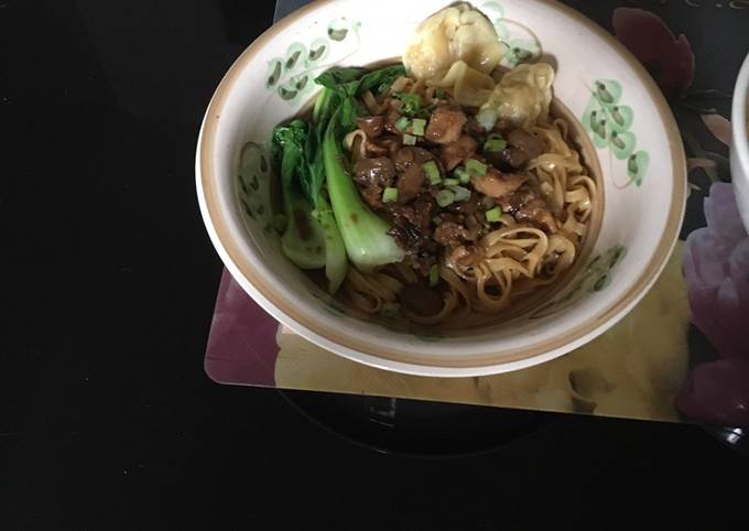 Chicken mushroom noodle with wonton Recipe by wang - Cookpad