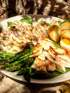 Una foto de Ensalada templada de berenjena y pollo
