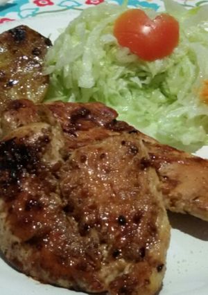 Una foto de Pechuguitas doradas con Peras grillé 