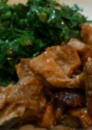 A picture of Fried beef with Fried kales.