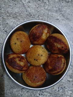 இனிப்பு பணியாரம்(sweet paniyaram recipe in tamil) செய்முறை முக்கிய புகைப்படம்