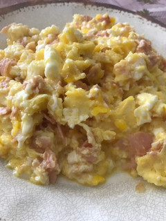 Una foto de Huevos con jamón