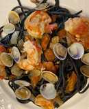 Spaghetti al Nero di Sepia con Frutos del Mar