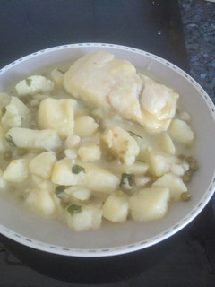 Una foto de Patatas en salsa verde con bacalao