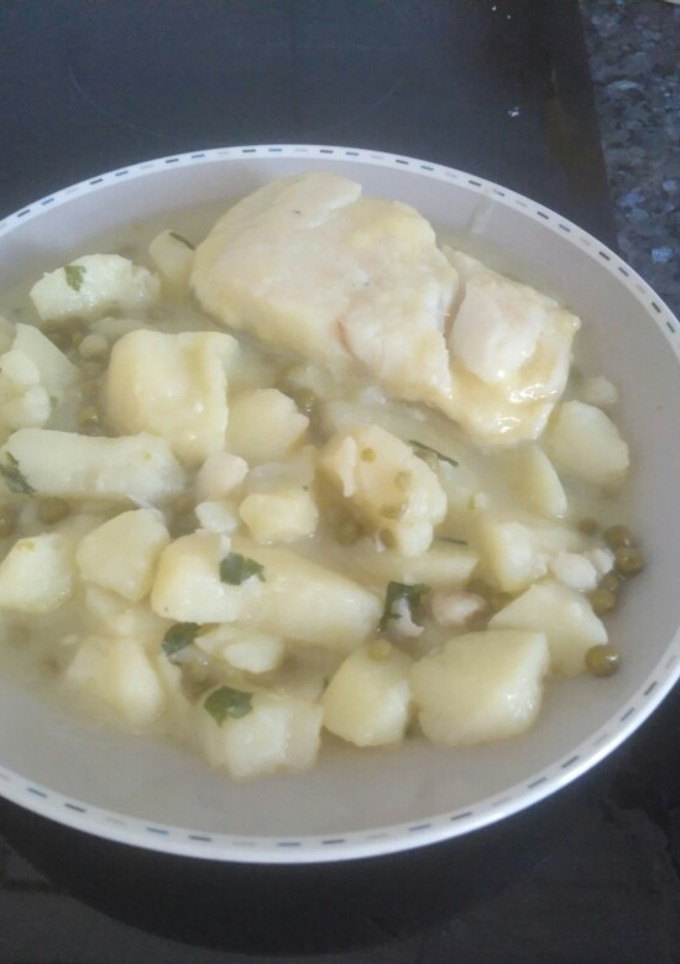 Una foto de Patatas en salsa verde con bacalao