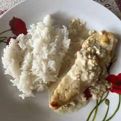 Baked chicken with blue cheese A picture of Baked chicken with blue cheese.