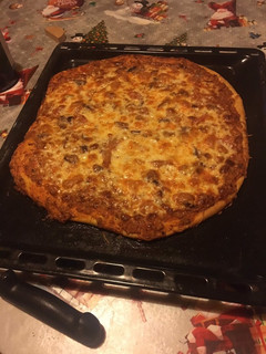 Vékony tésztás pizza recept fotója