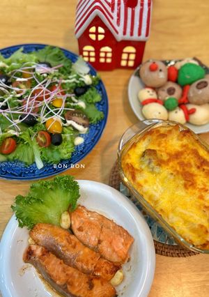 Hình của món Bữa tiệc Giáng Sinh đơn giản tại nhà.