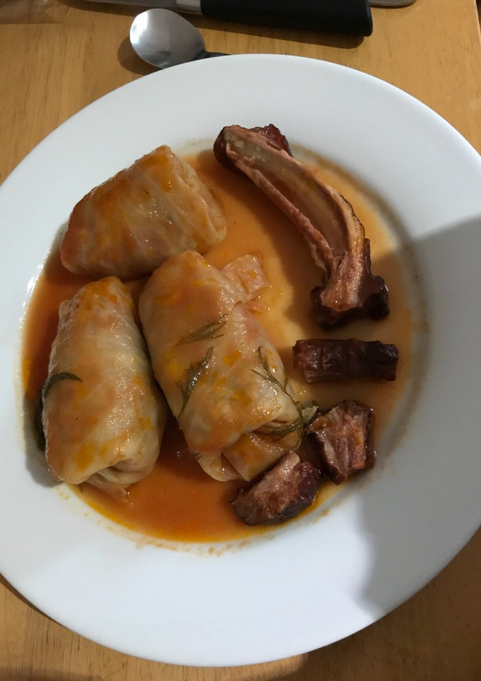 Una foto de Sarmale (receta de Rumania de rollitos de col y carne)
