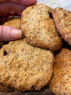 Una foto de Galletas de coco y naranja veganas