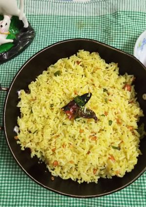 A picture of Chitranna aur lemon rice.