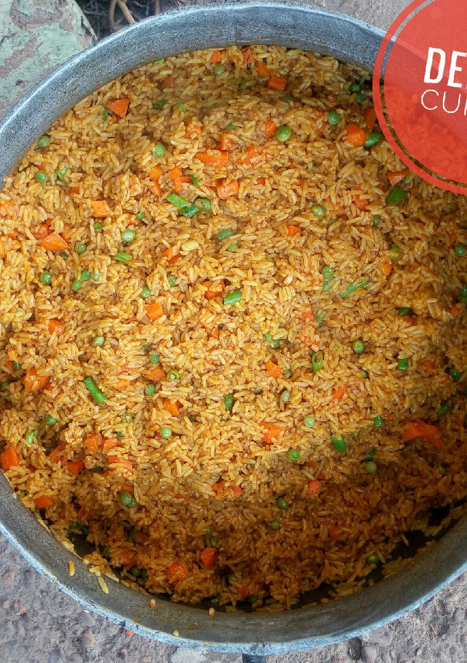 A picture of Jollof rice.