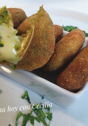 Una foto de Croquetas indias rellenas con queso "Aloo Tikki"