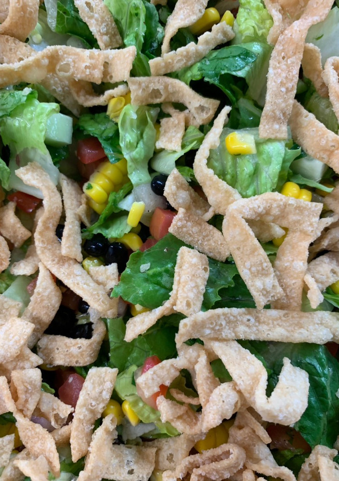 Una foto de Chicken fiesta salad
