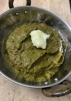 सरसों का साग(sarso ka saag recipe in hindi) रेसिपी मुख्य फोटो