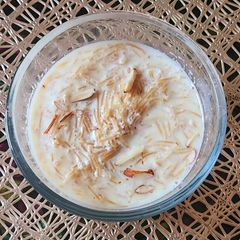 A picture of Vermicelli kheer.