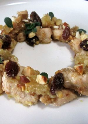 Foto di Pollo con mela uvetta e frutta secca