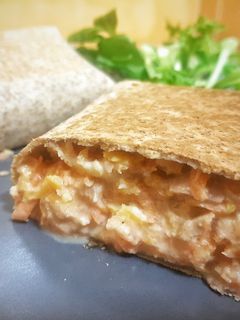 Una foto de Wrap de atún, huevo y yogur