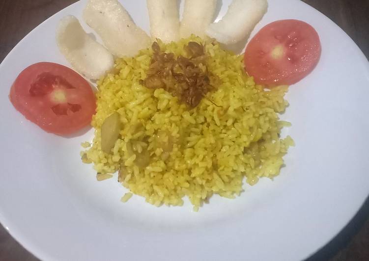 Cara Gampang Menyiapkan Nasi goreng kuning Anti Gagal