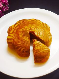 चॉकलेट मार्बल केक (Chocolate marble cake recipe in hindi) रेसिपी मुख्य फोटो