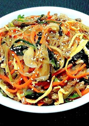 รูปของ จับเช/ฉับเช/ฉับแช (Japchae) ยำวุ้นเส้นเกาหลี (ผัดวุ้นเส้นเกาหลี) อร่อยแบบฉบับคนเกาหลี 😁