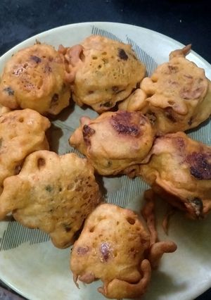 A picture of Aloo bonda.