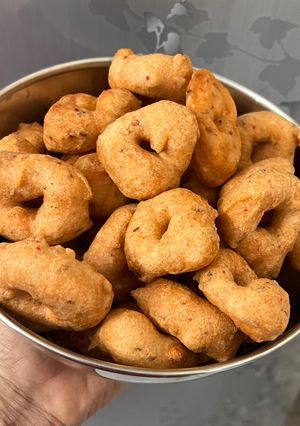 A picture of Medu Vada (no onion 🧅 no garlic 🧄).