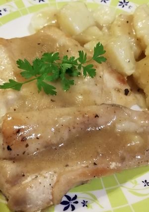 Una foto de Pescado con falsa salsa de langostinos 🐟🤫