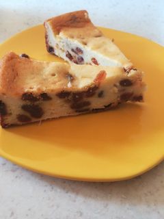 O poză a rețetei Plăcintă cu brânză și stafide.