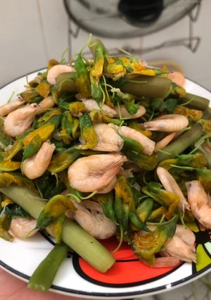 Hình của món Tép đồng xào bông điên điển.